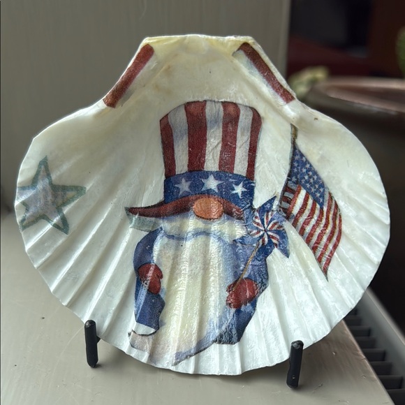 Handmade Other - Patriotic Seashell Decor with Uncle Sam Design